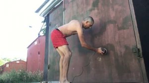 Обновить покраску гаражных ворот ЗАЧИСТКА СТАРОЙ КРАСКИ