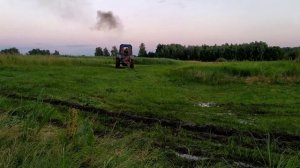 МТЗ 82. ВЫТАСКИВАЕТ ЮМЗ ИЗ БОЛОТА