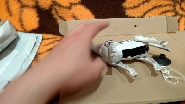 Обзор и тест игрушки зебра из магазина Gearbest (Electric Zebra Horse Walking Circle Playmate Toy) смотреть онлайн