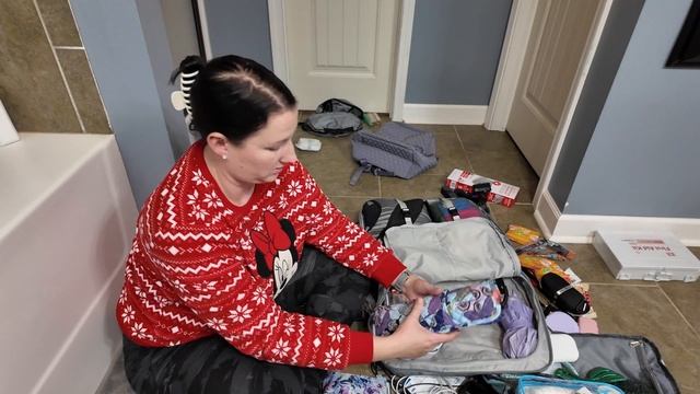 Pack with me for a Disney World Couple's Trip | 4 Nights Personal Items only Flying Spirit Airlines смотреть онлайн