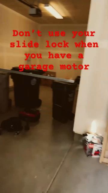 Don’t use your slide lock when you have a motor! #garagedoors #rollerdoor смотреть онлайн
