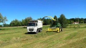 Работа сельхозтехники в поле. The work of agricultural machinery in the field.
