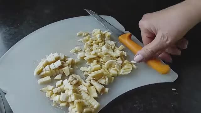 Шоколадный десерт — всего два продукта! 🍫✨ смотреть онлайн