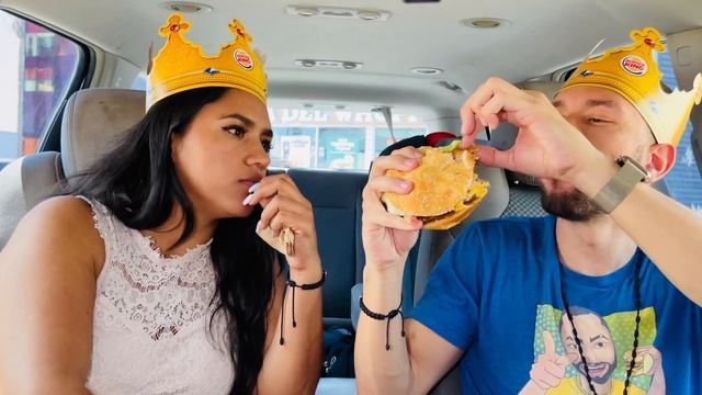 Burger King NEW Cheese Lover (Carne De Res) Food Review смотреть онлайн