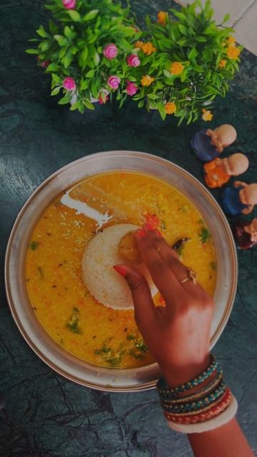 Daal chawal is love 😋#shorts #foodblogger #trendingshorts #viralshort смотреть онлайн