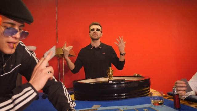 Пение - Часть из Муз Клипа смотреть онлайн