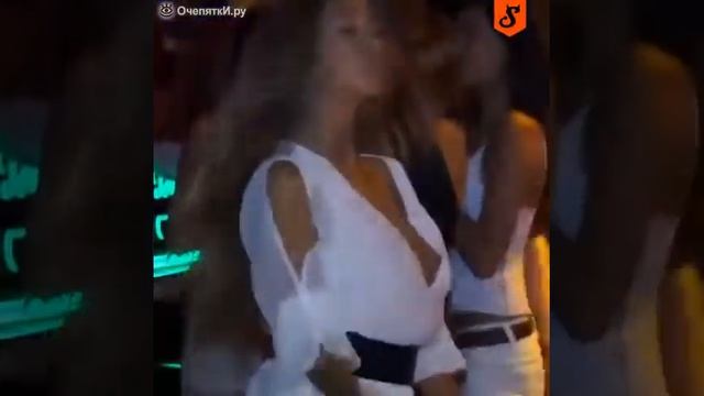 Классно танцует хочет мужика смотреть онлайн