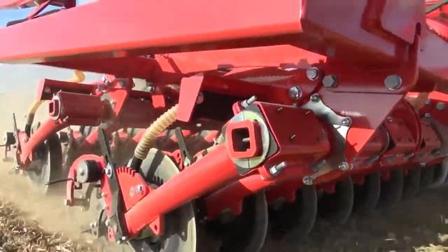 Horsch Аватар 616 SD сеялка прямого посева с Нью-Холланд Т8 425 смотреть онлайн