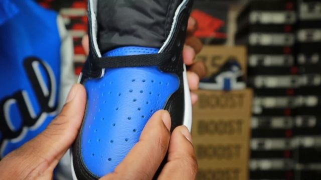 EARLY LOOK!! JORDAN 1"ROYAL TOE" REVIEW & ON FEET W/ LACE SWAPS!! смотреть онлайн