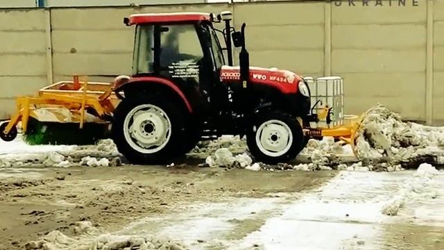 Трактор YTO 454 - прибирання снігу