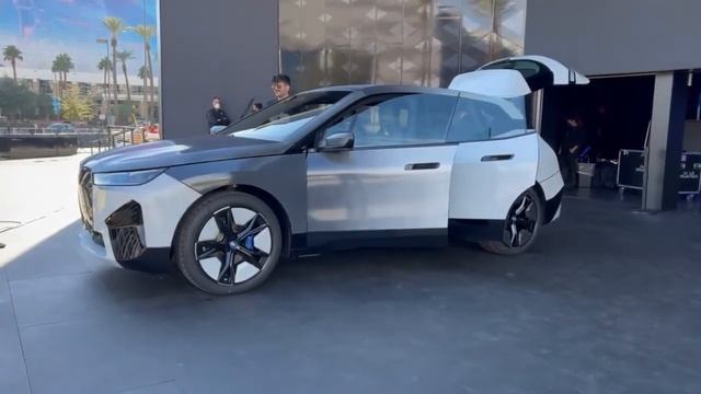 электрический BMW с меняющейся окраской/electric BMW with color change смотреть онлайн