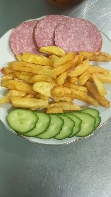 28 марта 2023 г.Жареная картошка с колбасой из телятины.