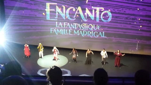 Chanson d'Encanto à l'avant-premiere au Grand Rex - Ne parlons pas de Bruno смотреть онлайн