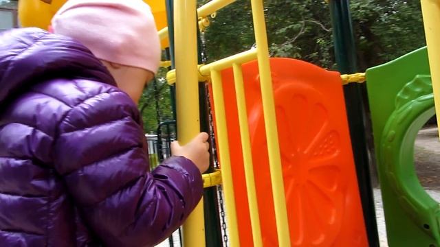 Развлечение на Детской горке первое видео miss MerryNika! First video miss MerryNika! смотреть онлайн