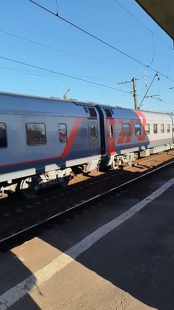 ЭП2К-413 с пассажирским поездом смотреть онлайн