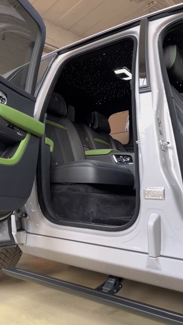 Новый Rolls-Royce Cullinan смотреть онлайн