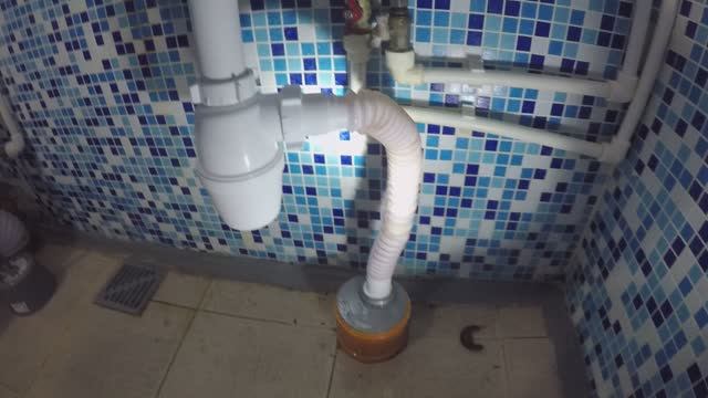 Как поменять гофру сифона для раковины, мойки. смотреть онлайн