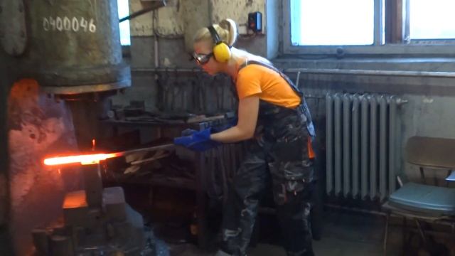 6 Нож из слоистого дамаска Часть 2 смотреть онлайн