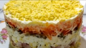 Слоеный салат с курицей, Салат  с куриным рулетом на праздничный стол