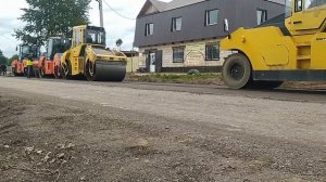 СПЕЦТЕХНИКА/ АСФАЛЬТОВЫЙ КАТОК/ АСФАЛЬТОУКЛАДЧИК/ МАШИНЫ ПОМОЩНИКИ/ Строят новую дорогу