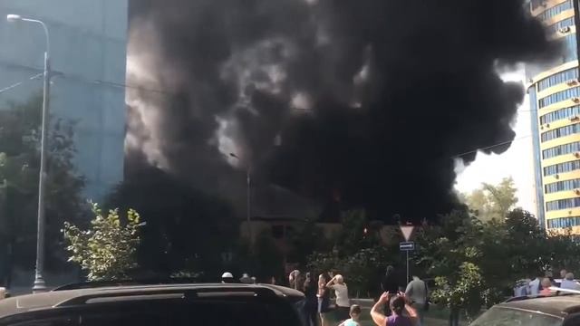Пожар в спорткомплексе в городе Реутов смотреть онлайн
