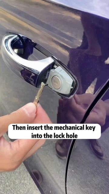 How to solve the problem that the car key is out of power and cannot open the door?#car #tips смотреть онлайн