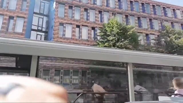 Looking out for City Attractions смотреть онлайн