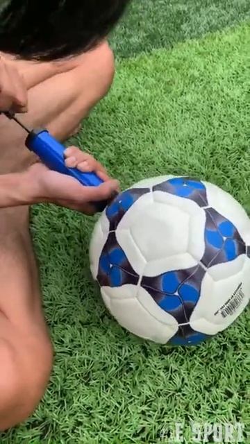 Quả bóng đá Động Lực số 5 UHV 2.05 tiêu chuẩn FIFA QUALITY - Khâu tay, da PU chống thấm nước смотреть онлайн
