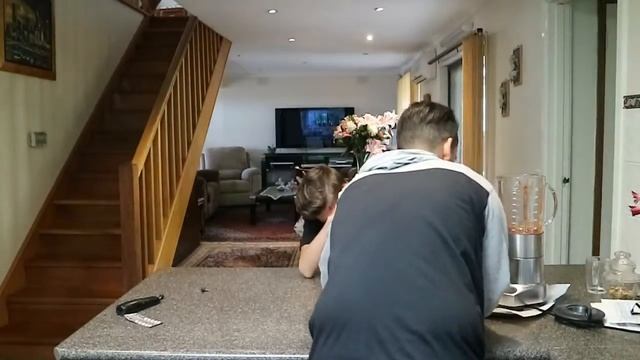 HAND CAUGHT IN BLENDER PRANK!!BLOOD WARNING!!( want to prank someone) смотреть онлайн