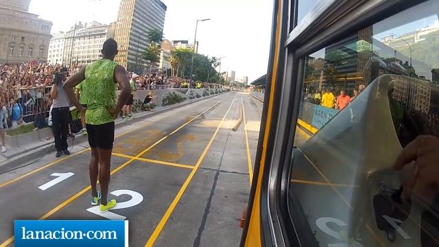 Usain Bolt en la 9 de Julio, le ganó al Metrobús смотреть онлайн
