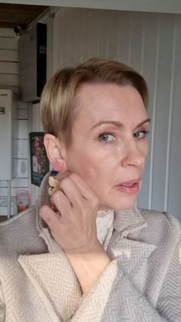 Новый макияж, красные тени и серьги рыбы #ташамуляр #образдня #жизньбездублей смотреть онлайн