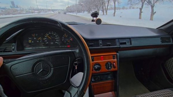 Mercedes-Benz W124 E220