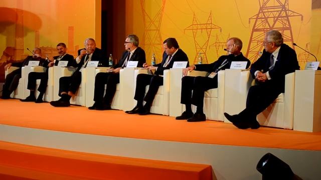 Выступление Фортова В.Е. в рамках форума "RUGRIDS-ENERGO 2014" смотреть онлайн