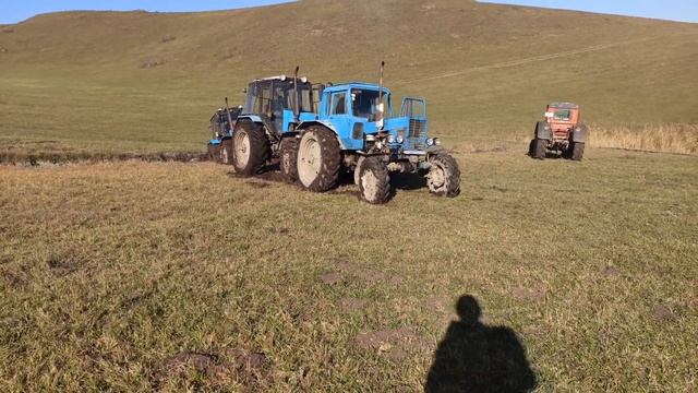 Синий Трактор Беларус 1221 и Трактор МТЗ 82 с трудом выташшил застрявщий Беларусь смотреть онлайн