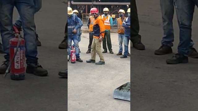 how to use fire extinguisher 🔥🔥# DCP(dry chemical powder) ABC type of fire.. смотреть онлайн