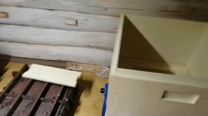 Первые улики дадан на 12 рамок из ППУ для своей пасеки