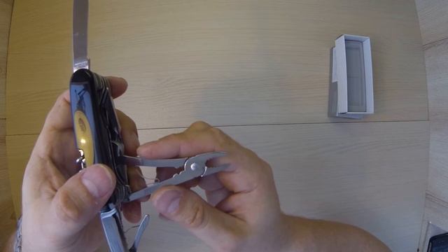Обзор швейцарского ножа Victorinox SwissChamp смотреть онлайн