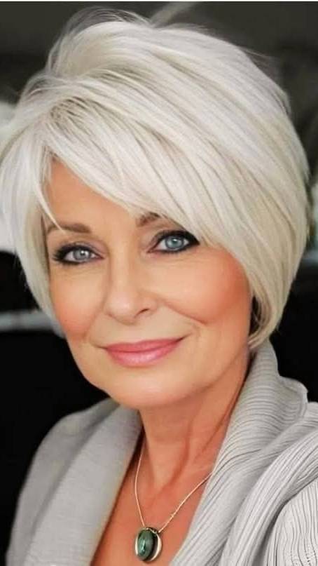 Топ-10 Актуальных стрижек Весны 2025, которые молодят ЖЕНЩИН 40,50,60 лет! смотреть онлайн