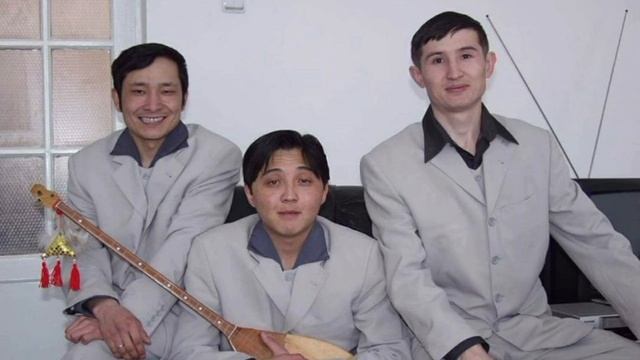 Ауыл серенадасы, сөзі, әні Ғ. Сапаров орындаған "Жеңеше-Ай" триосы смотреть онлайн