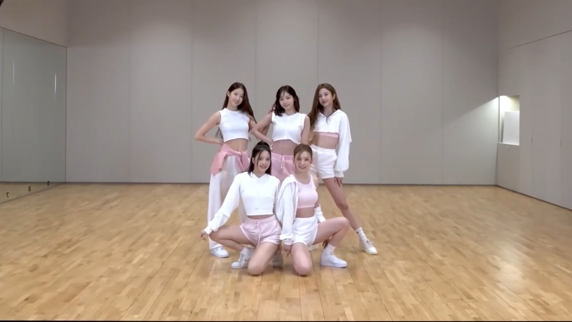 LE SSERAFIM - ‘Blue Flame’ dance practice [MIRRORED] смотреть онлайн