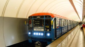 Светодиодный Номерной №2594 прибывает и отправляется со станции Марьино 10.07.2024 г.