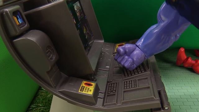 Супергерои Человек Паук и Железный человек обхитрили Таноса!