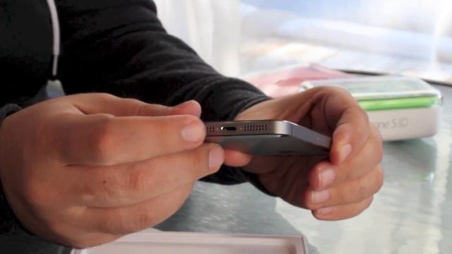 Space gray iPhone 5s unboxing and hardware tour! смотреть онлайн