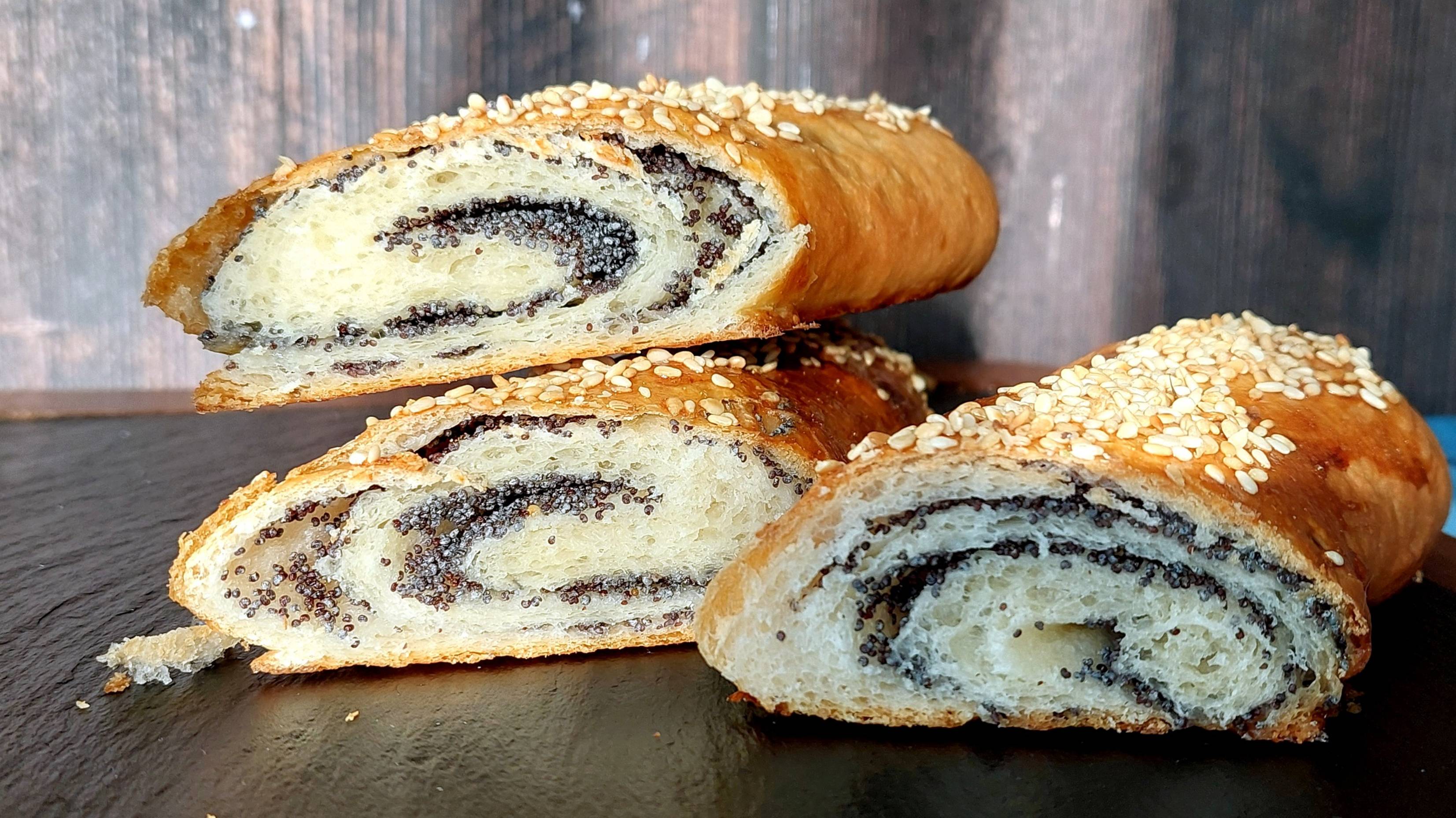 Булочки – трубочки с маком. Сдобное тесто на опаре из свежих дрожжей.