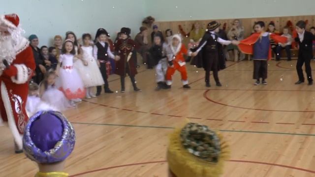 Новогодний Утренник смотреть онлайн