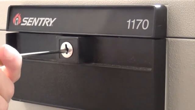 How to Open a Sentry Model 1170 Lock Box with a Paper Clip смотреть онлайн