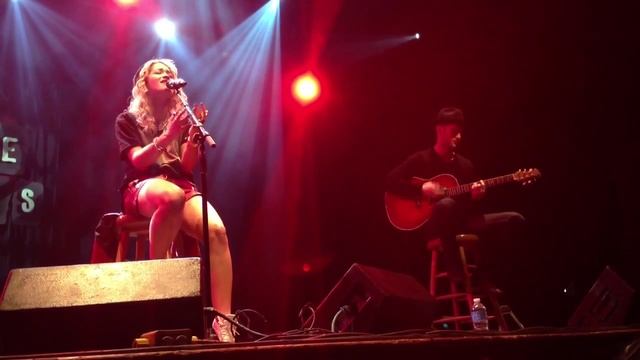 Rita Ora - Shine Ya Light (live acoustic performance) смотреть онлайн