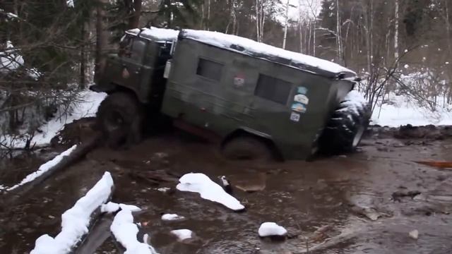 НГ 2014 клуба ГАЗ 66 Шишига преодолевает реку смотреть онлайн