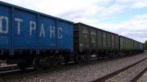 Тепловоз 3ТЭ10УК-0008 с грузовым поездом