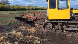 Трактор т 54. Пахота